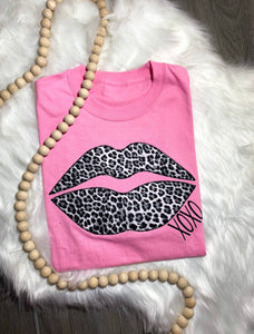 XOXO Kiss Tee